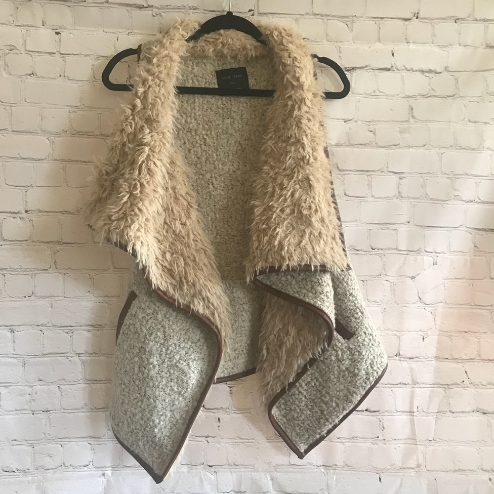 🌟🌟FAUX FUR SWEATER VEST🌟🌟